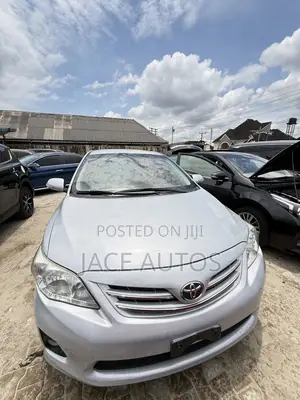 Toyota Corolla LE 4dr Sedan (1.8L 4cyl 4A) 2012 Silver