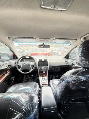 Toyota Corolla LE 4dr Sedan (1.8L 4cyl 4A) 2012 Silver
