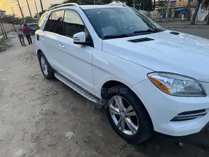 Mercedes-Benz M Class ML350 4MATIC 4dr SUV AWD (3.5L 6cyl 7A) 2014