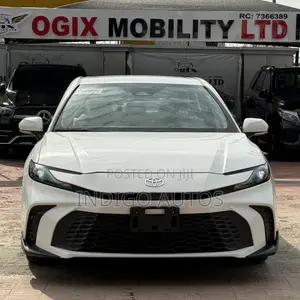 Toyota Camry SE 2026 White