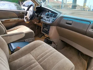 Toyota Sienna LE & 1 hatch 2000 Green