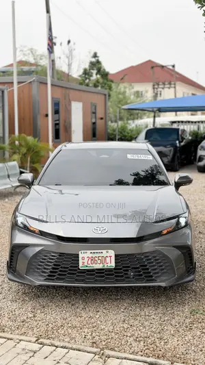 Toyota Camry SE 2025 Gray
