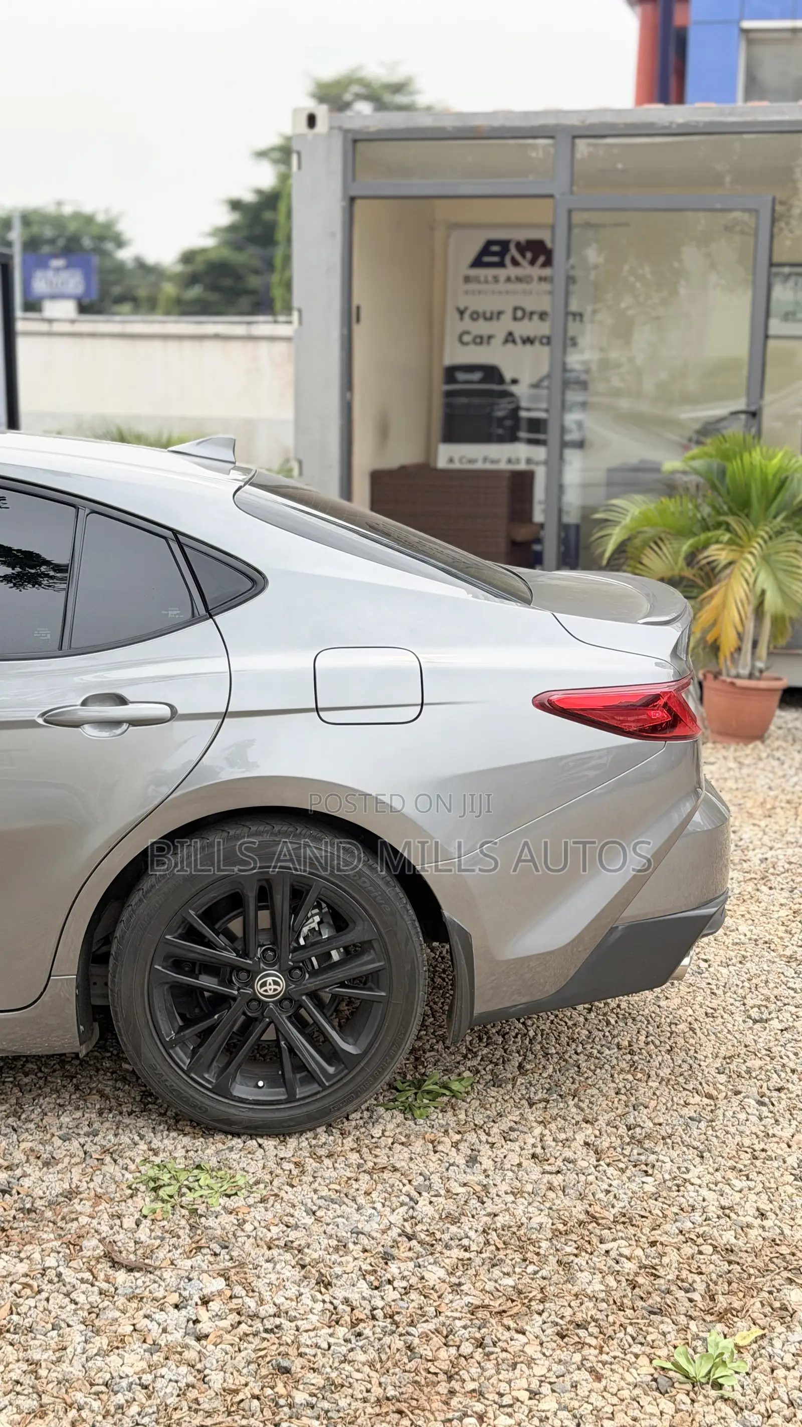 Toyota Camry SE 2025 Gray