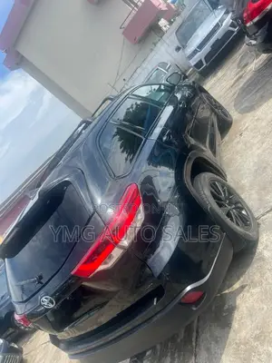 Toyota Highlander XLE 4x2 V6 (3.5L 6cyl 8A) 2018 Black