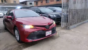 Toyota Camry LE FWD (2.5L 4cyl 8AM) 2018 Red