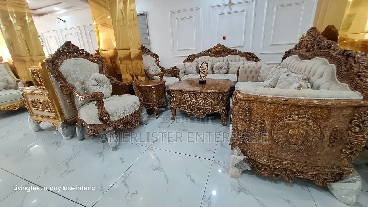 High Quality Royal Chair