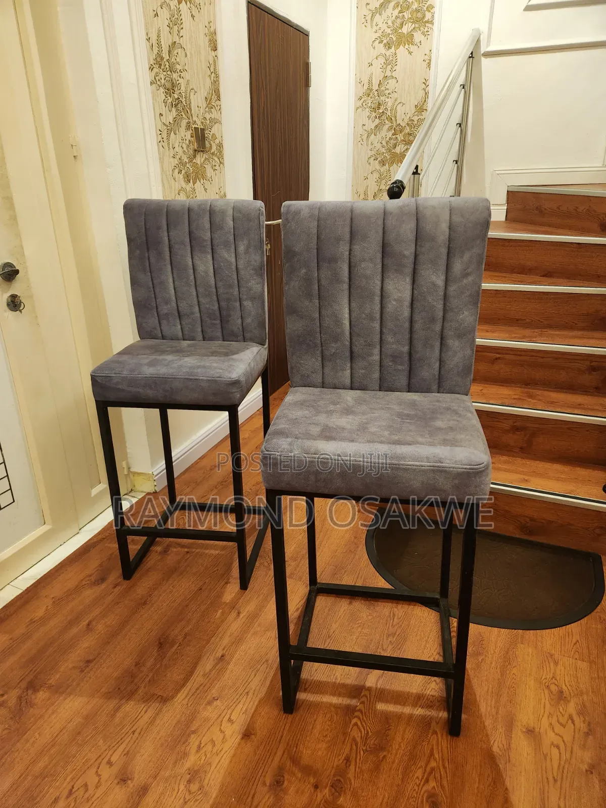 (Bed+centre Rug) & (Kitchen/Salon Stools)