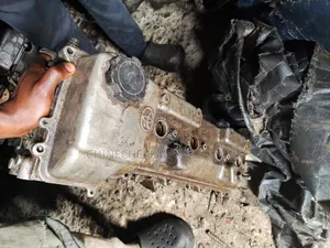 Original Tokunbo Toyota 3ur-Fe 5.7L V8 Valve Cover.