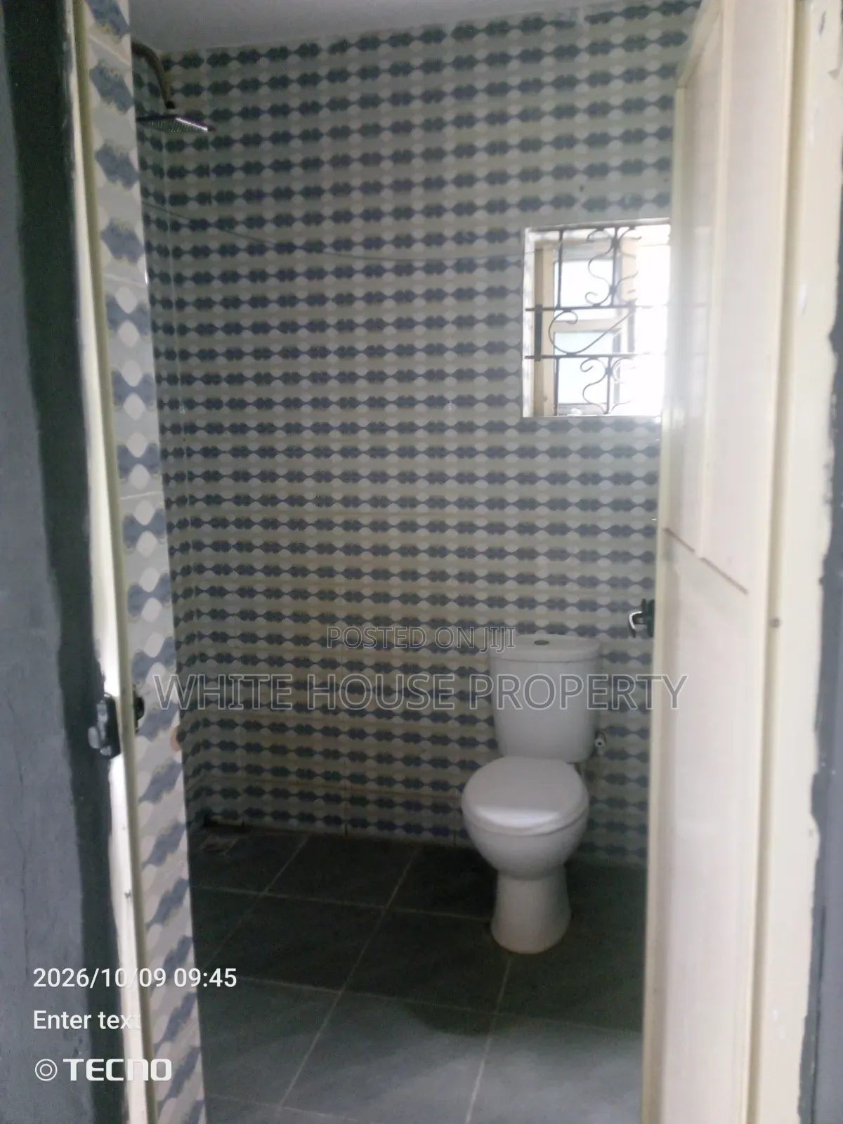 Spacious Room Self