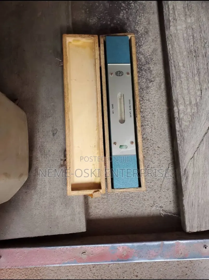 Precision Engineers Spirit Level - 0.05/1000