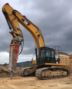 Caterpillar (CAT) 352F Tracked Excavator.