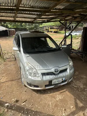 Toyota Verso 1.8 2009 Silver