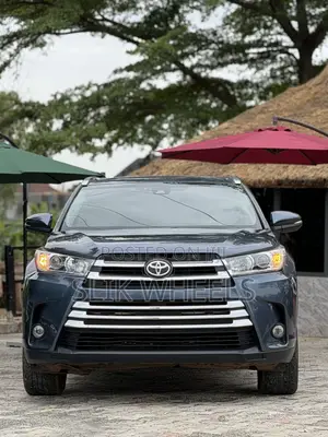 Toyota Highlander XLE 4x2 V6 (3.5L 6cyl 8A) 2017 Blue