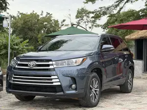 Toyota Highlander XLE 4x2 V6 (3.5L 6cyl 8A) 2017 Blue
