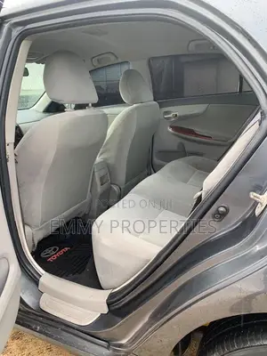 Toyota Corolla LE 4dr Sedan (1.8L 4cyl 4A) 2010 Gray