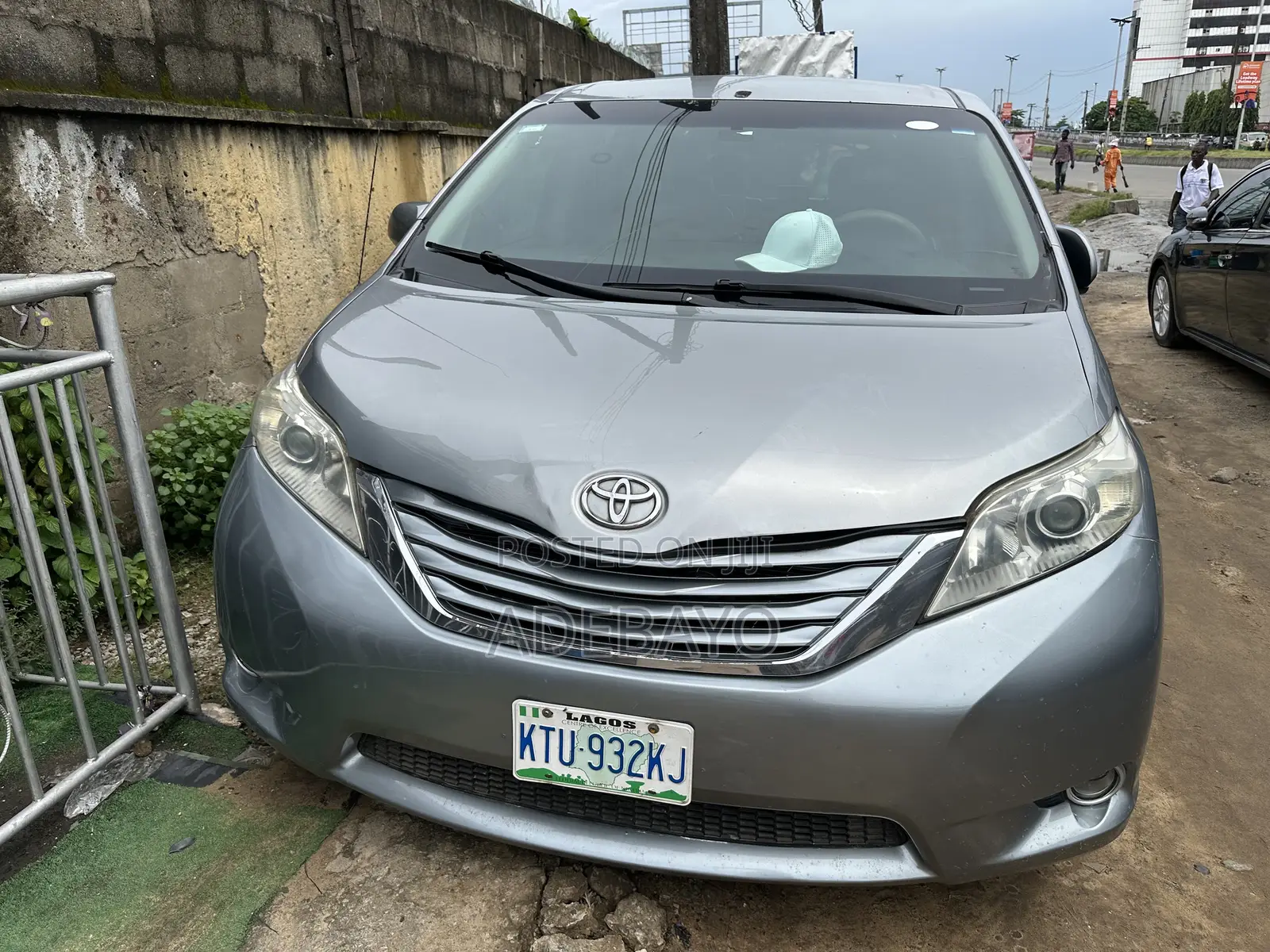 Toyota Sienna LE 7 Passenger Mobility 2011 Silver