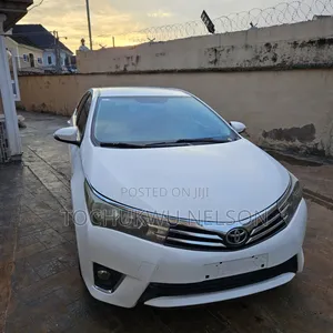Toyota Corolla 2018 White