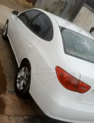 Hyundai Elantra 2010 White