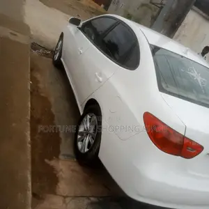 Hyundai Elantra 2010 White