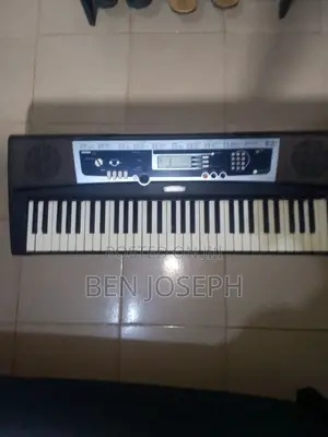 Yahama YPT-210 Keyboard