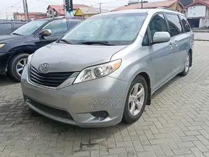 Toyota Sienna 2013 Silver