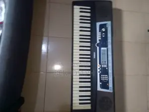 Yahama YPT-210 Keyboard