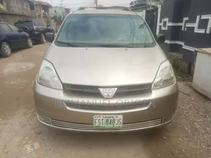 Toyota Sienna LE AWD 2005 Gold