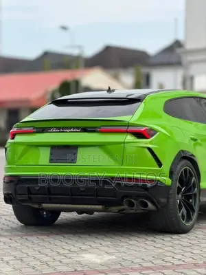 New Lamborghini Urus 2022 Green
