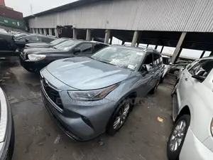 Toyota Highlander Platinum 2022 Blue