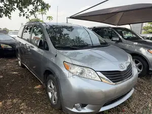 Toyota Sienna 2011 Blue