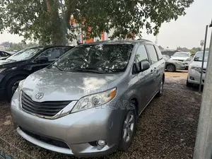 Toyota Sienna 2011 Blue