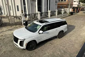 Cadillac Escalade Platinum Luxury 2026 White