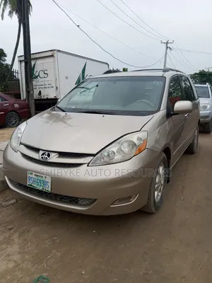 Toyota Sienna XLE AWD 2005 Gold