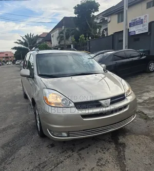 Toyota Sienna XLE 2005 Gold
