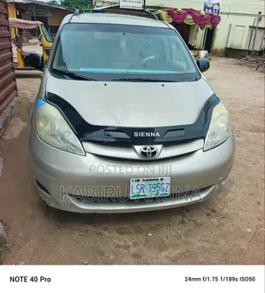 Toyota Sienna 2006 Gold