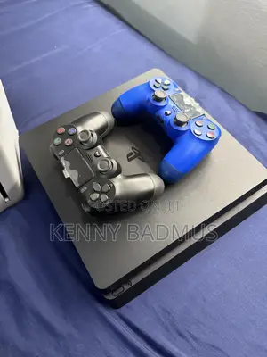 Neat Uk Used Ps4 Slim With 2 Controllers Accessories