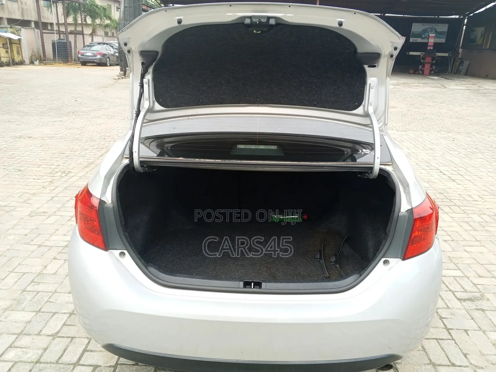 Toyota Corolla 2018 Silver