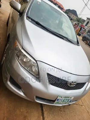 Toyota Corolla 2010 Silver