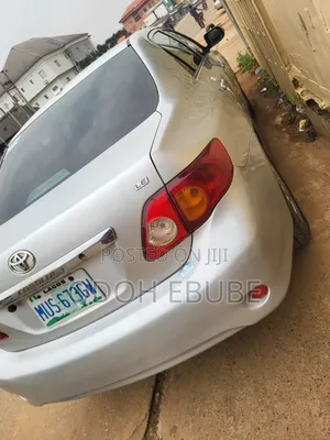 Toyota Corolla 2010 Silver