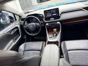 Toyota RAV4 Adventure 2019 Blue