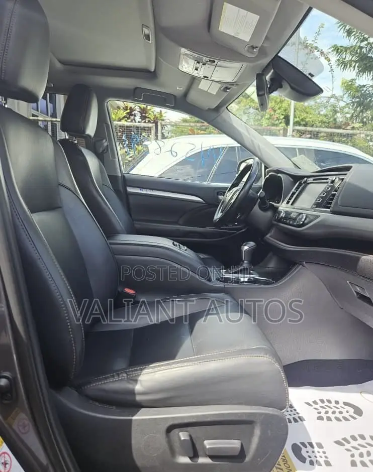 Toyota Highlander 2019 Gray