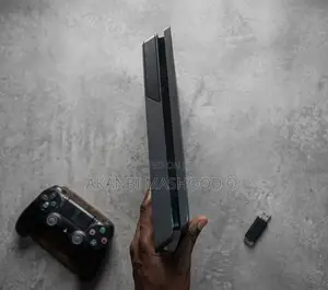 Ps4 Slim With Complete Accessories.