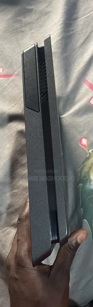 Ps4 Slim With Complete Accessories.