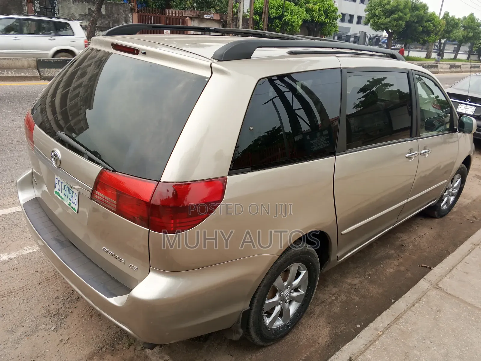 Toyota Sienna CE 2005 Gold