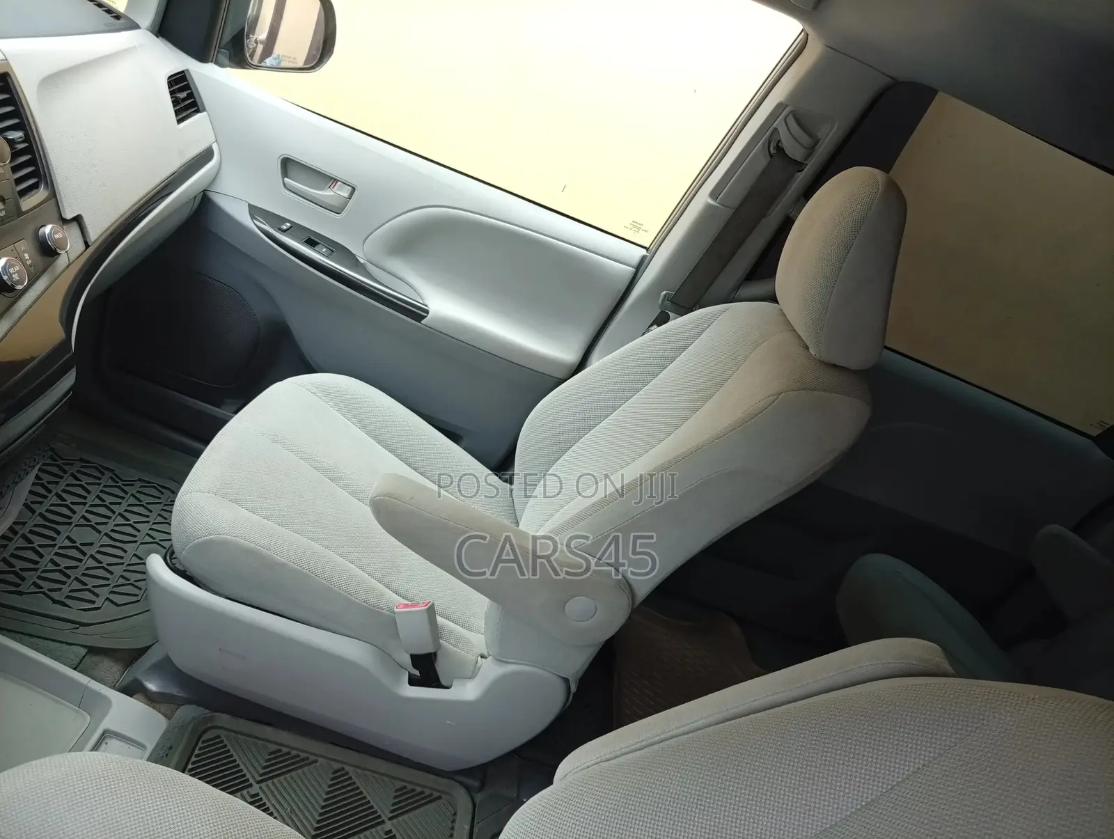 Toyota Sienna 2012 Silver