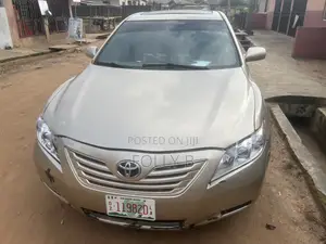 Toyota Camry XLE 4dr Sedan (2.4 4cyl 5A) 2008 Gold