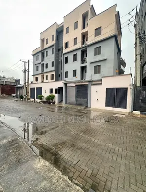 4bdrm Apartment in Lekki Phase 1 for rent