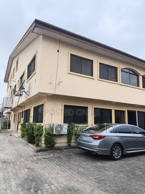 2bdrm Apartment in Lekki Phase 1 for rent