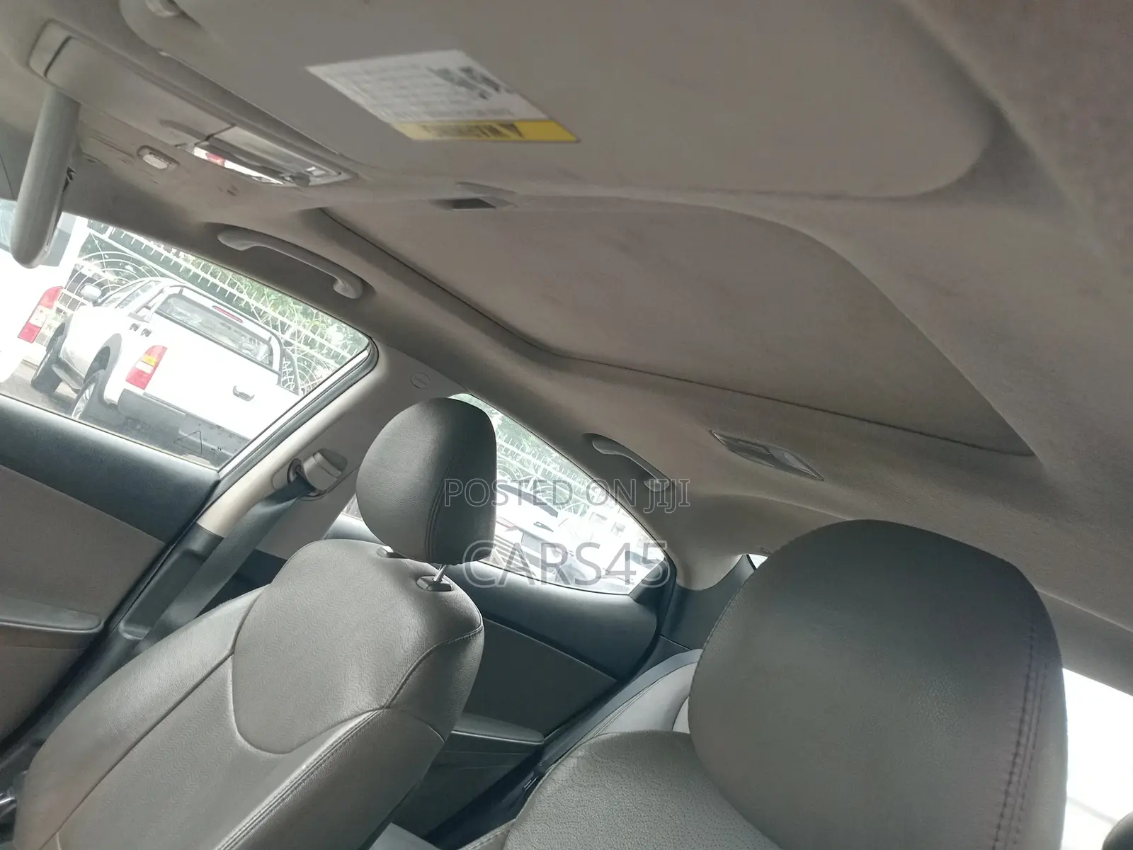 Hyundai Elantra 2011 Silver