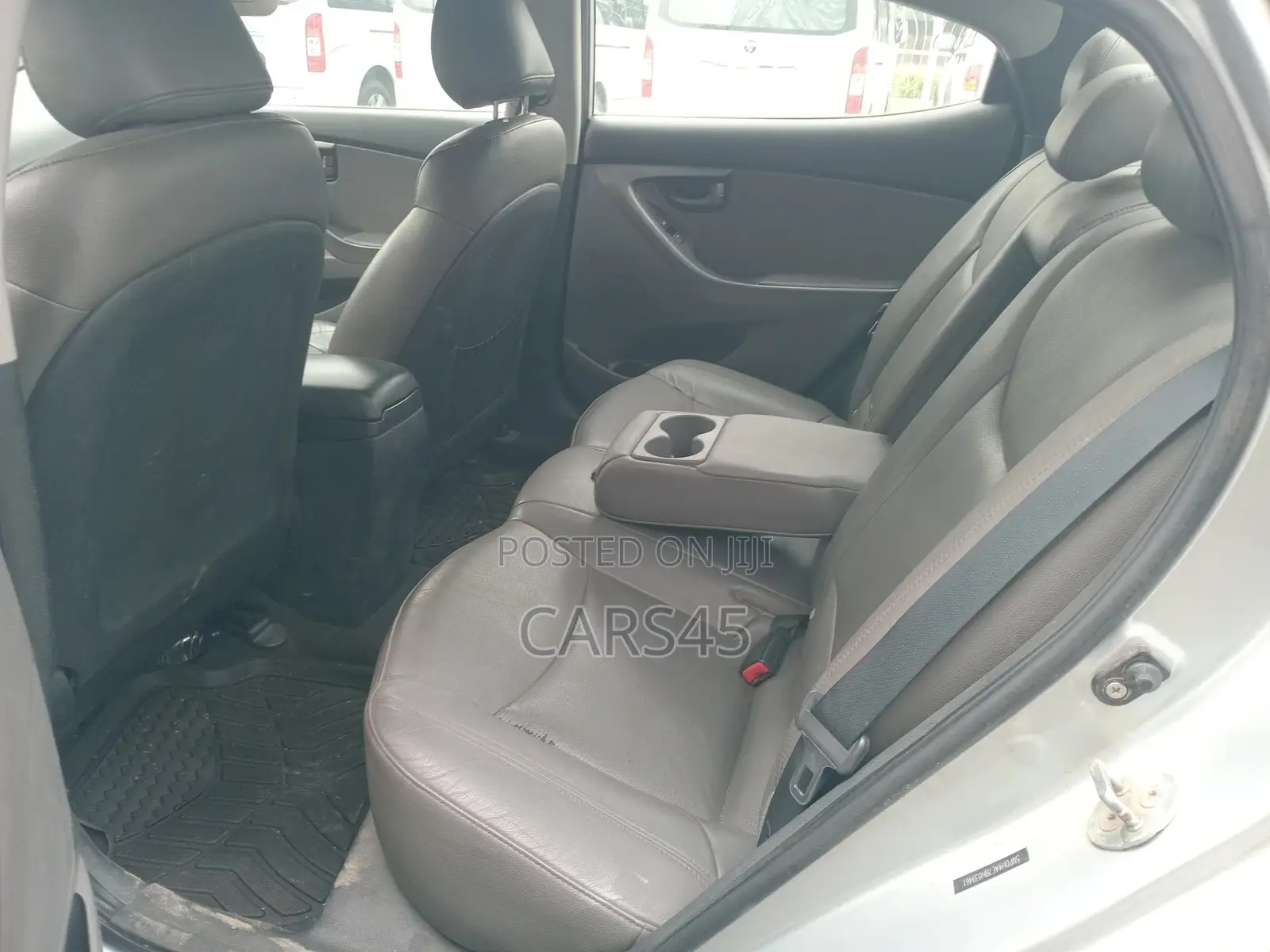 Hyundai Elantra 2011 Silver